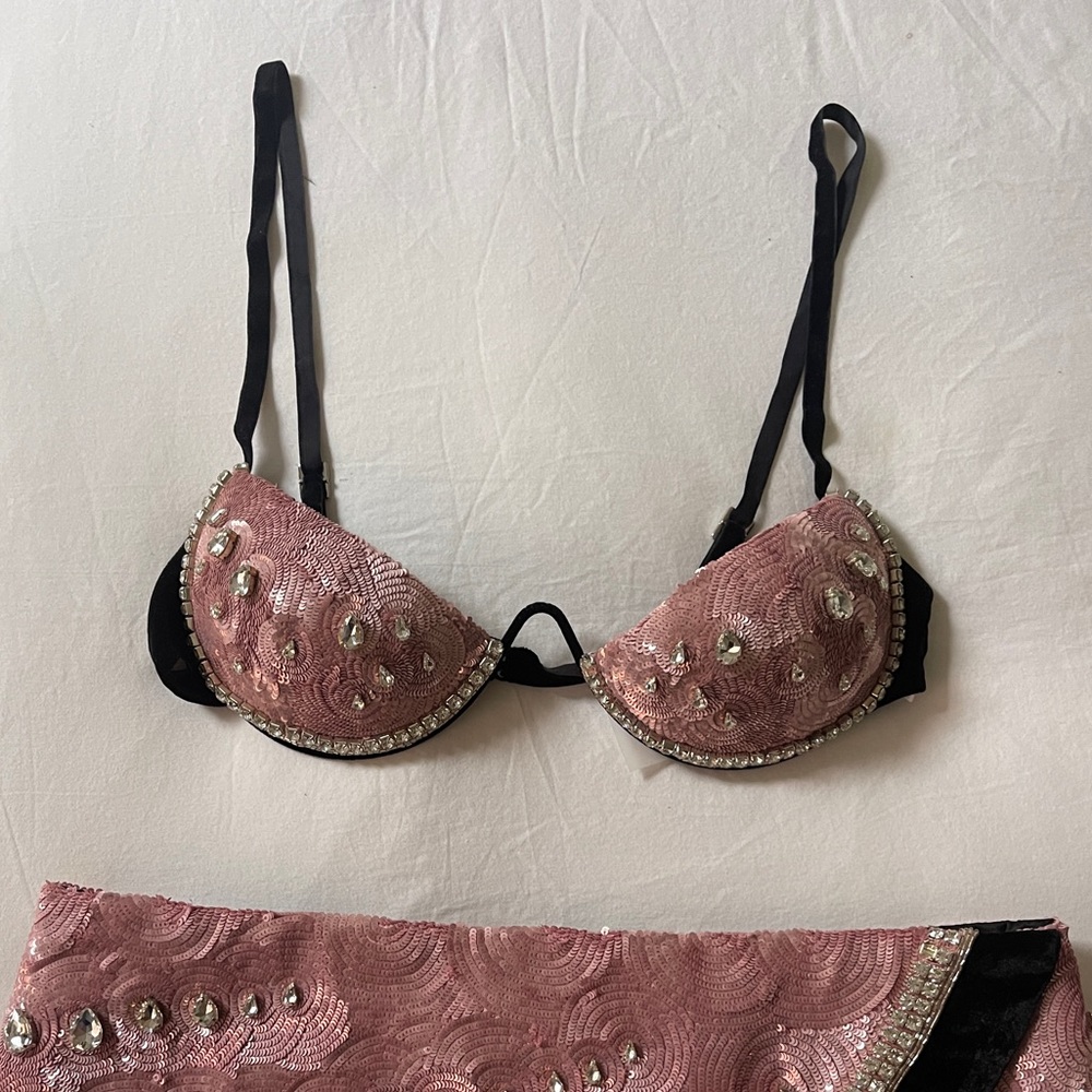 Area Embellished Watermelon Bra 🍉
Brand New Size Small - Picture 4 of 7
